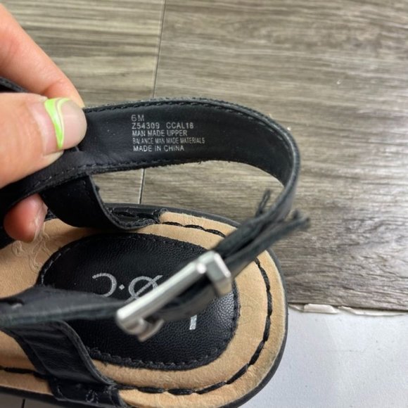 B.O.C. Black Floral T-Strap Buckle Sandals CCAL18 Women's Shoes Size 6 - Picture 9 of 9